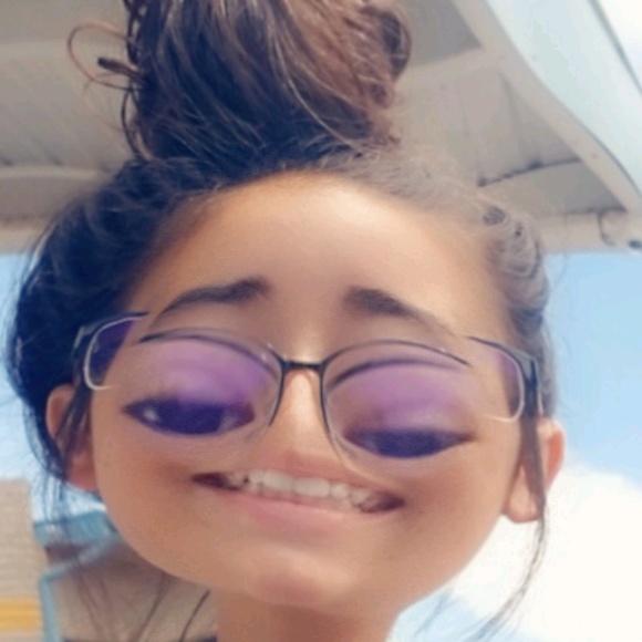 Meet your Posher, Brandy - Picture 1 of 1